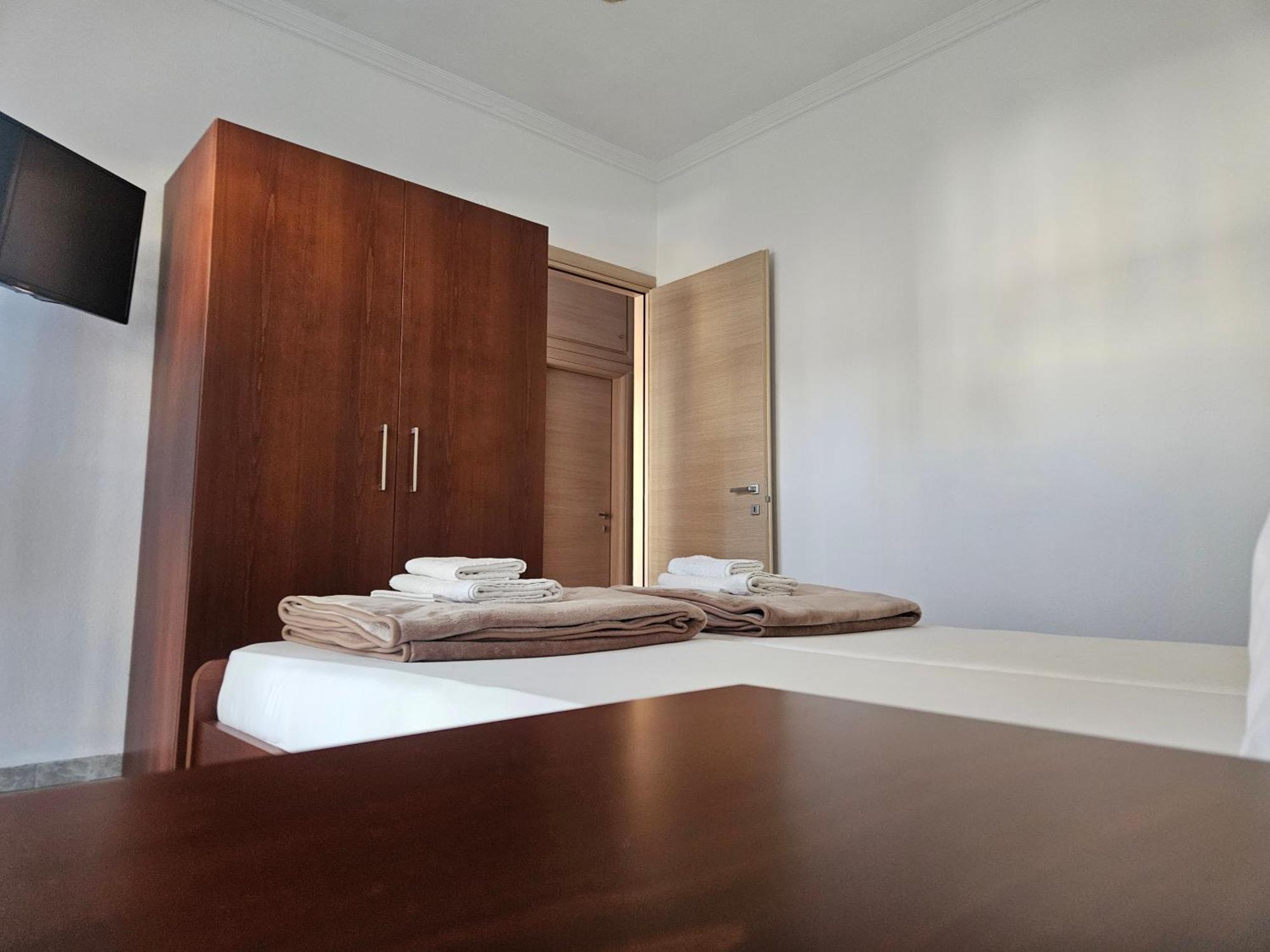 Leonidas Apartments Néa Péramos Extérieur photo