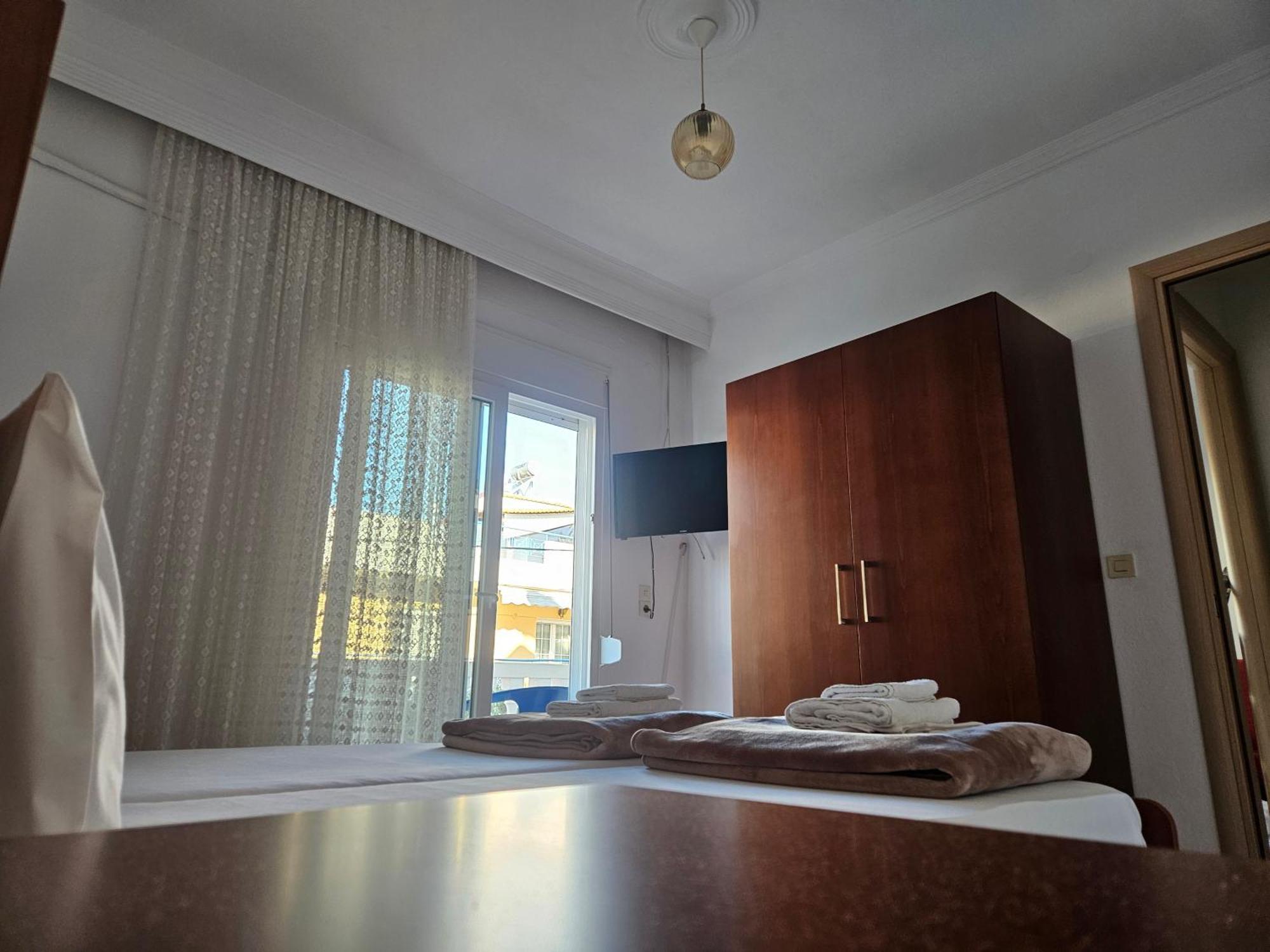 Leonidas Apartments Néa Péramos Extérieur photo