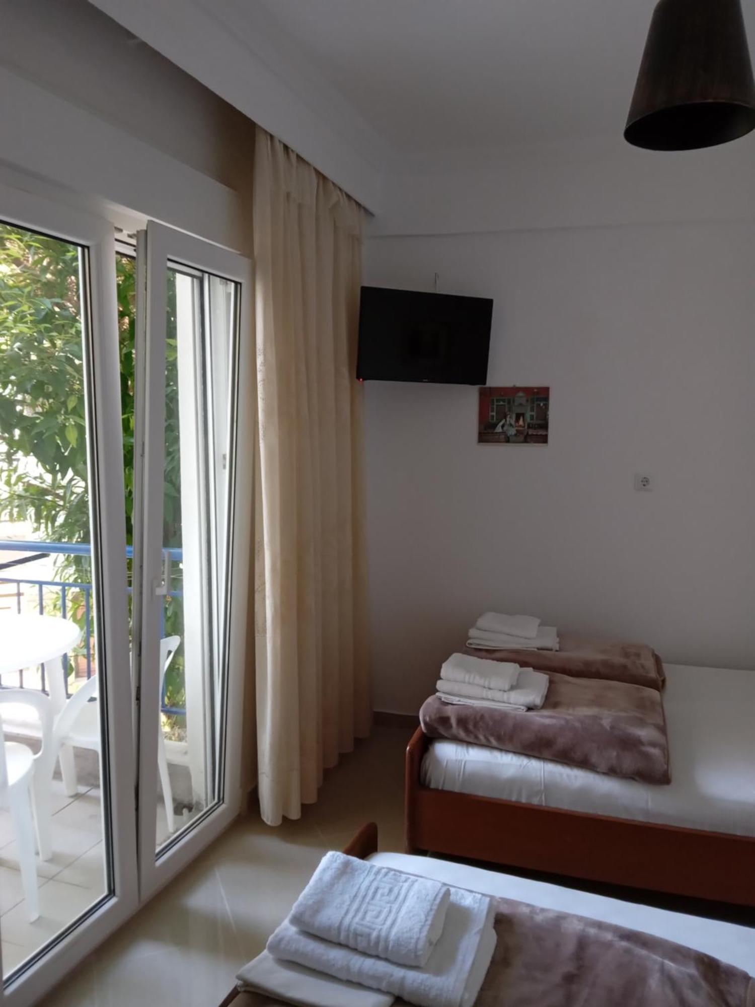 Leonidas Apartments Néa Péramos Extérieur photo