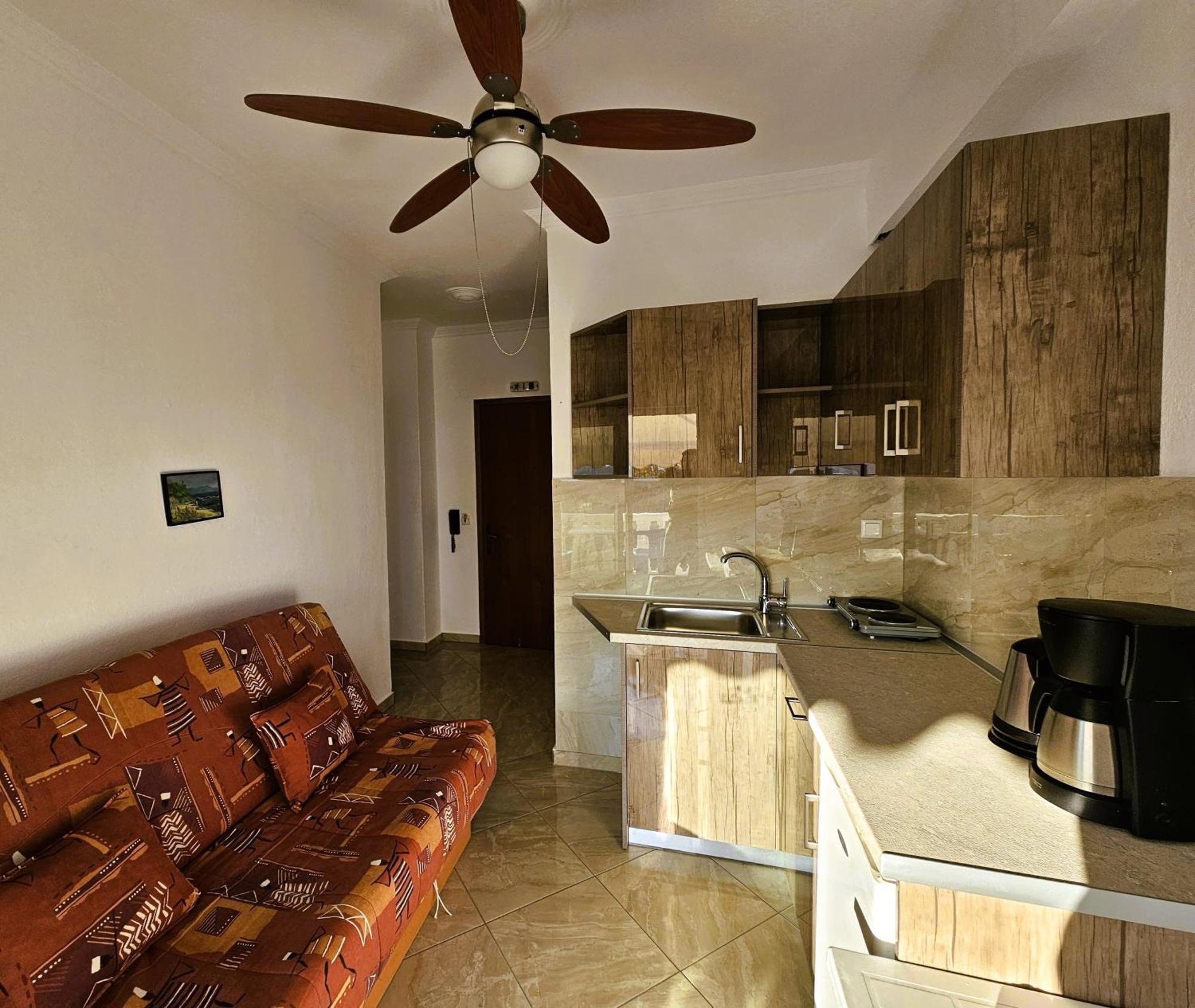 Leonidas Apartments Néa Péramos Extérieur photo