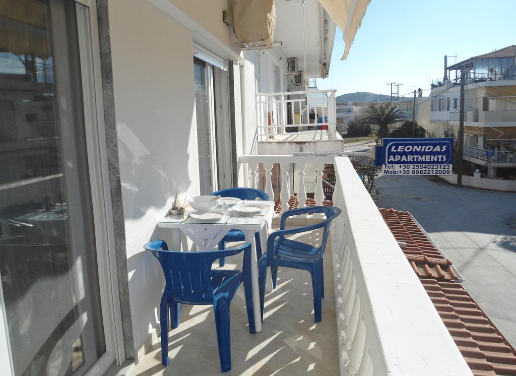Leonidas Apartments Néa Péramos Extérieur photo